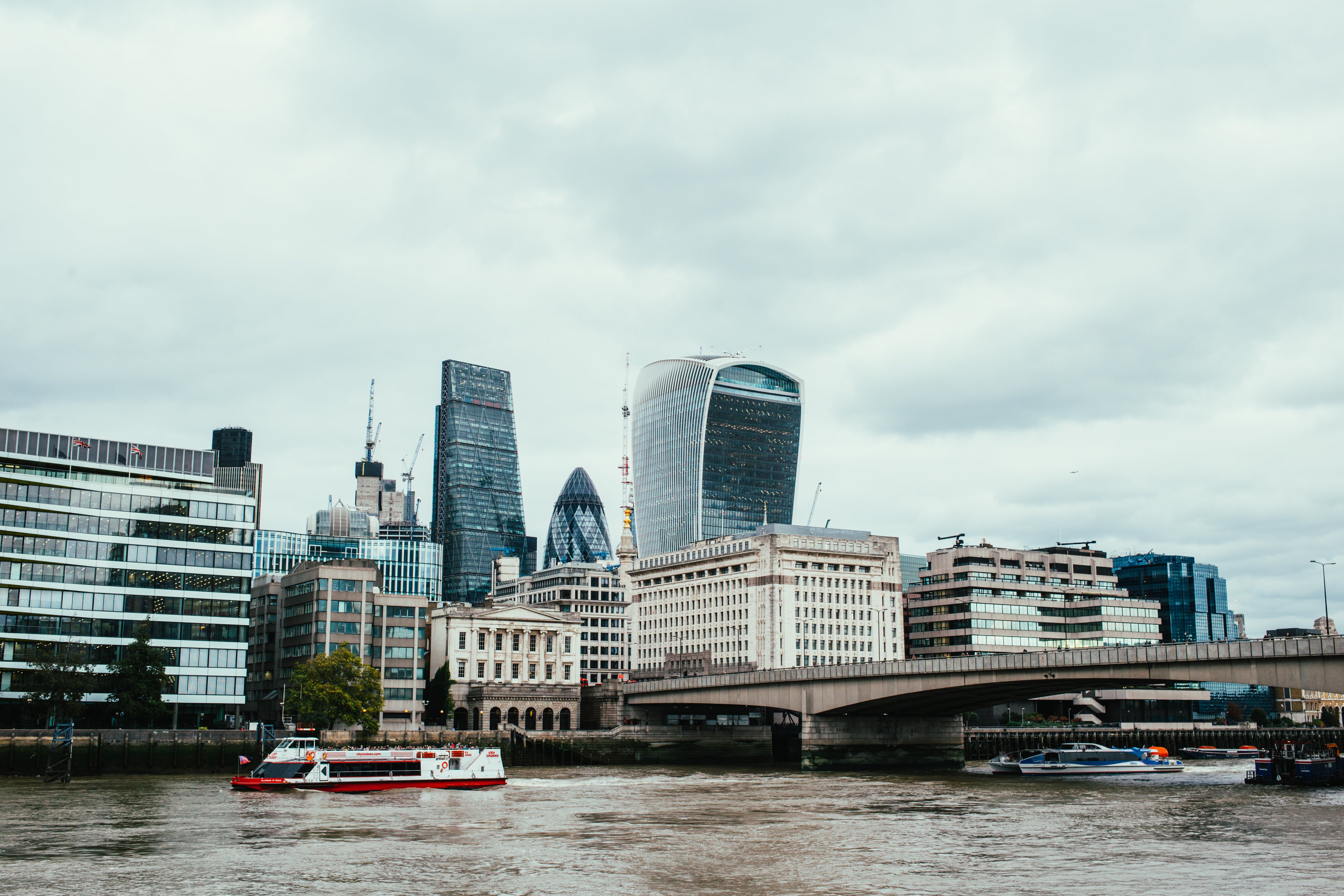 thames-river-passes-london.jpg